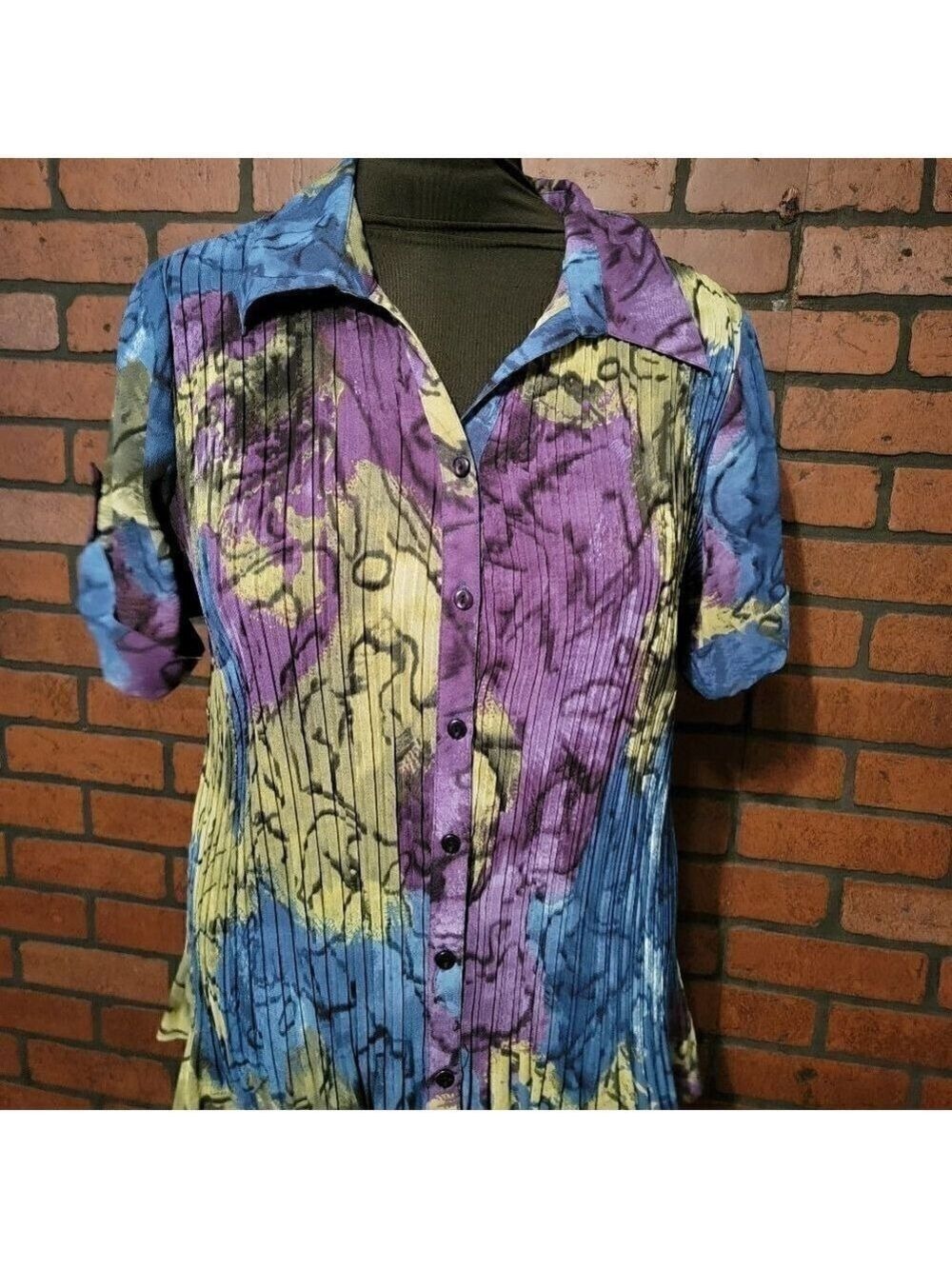 Avenue Top- Blues/Greens/Purple/Black gathered design, button front size 18/20.